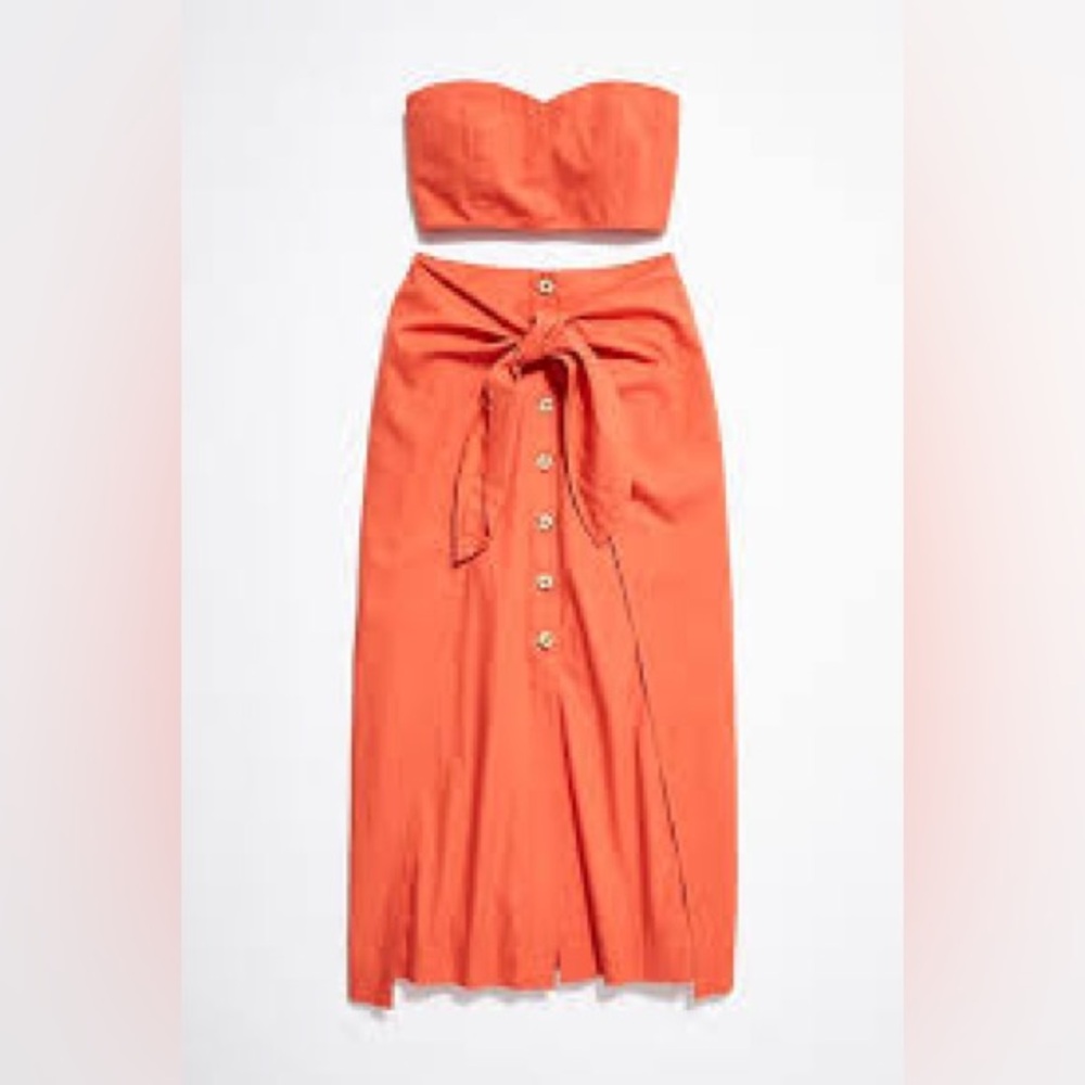 ☀️ Free People Sunny Sun Set ☀️
Size Small (Best for size 4/6)